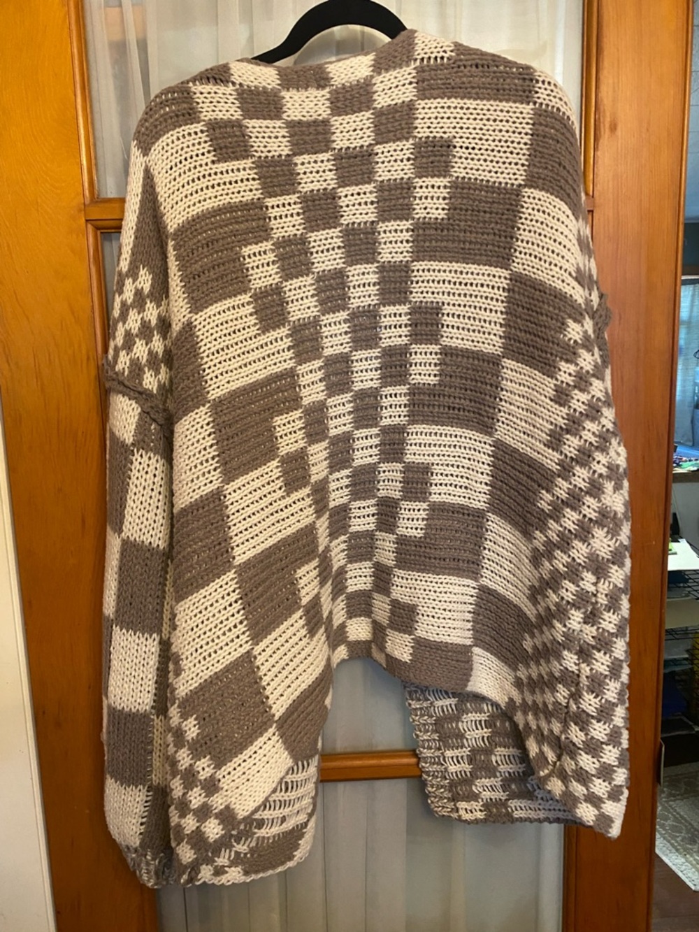 TALULAH Gray and White Checkered Open-Front Cardigan - Picture 6 of 6